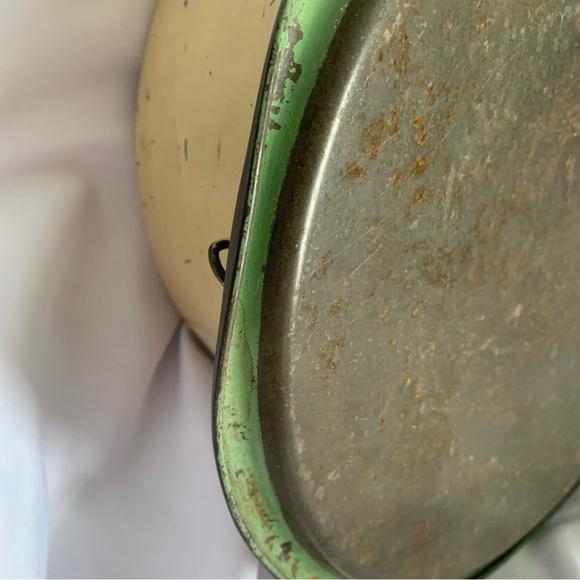 Vintage Yellow Cake Carrier - Picture 9 of 16